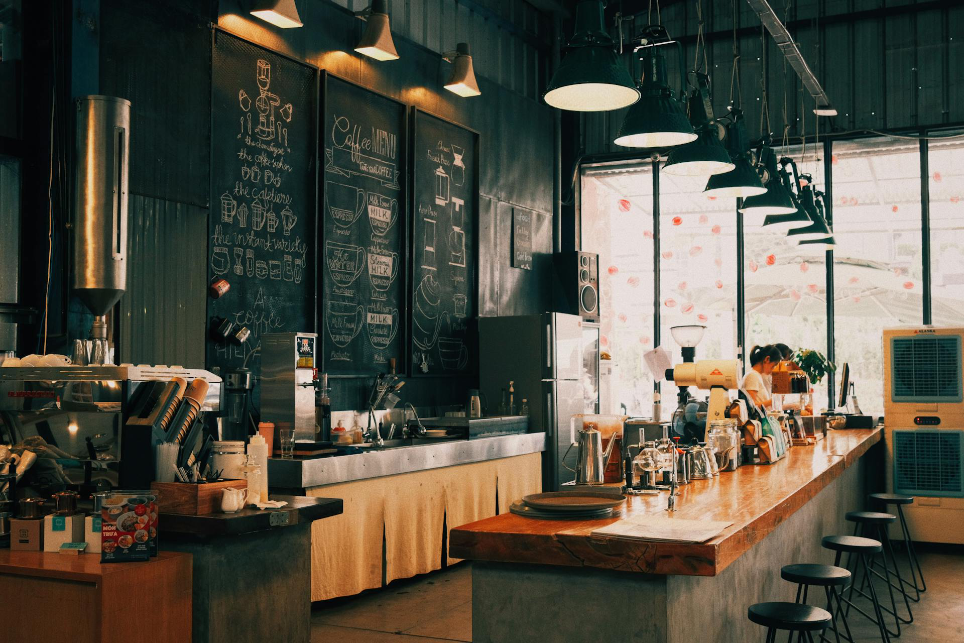 Bar & Cafenea